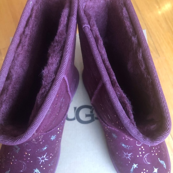 UGG Wild Grape Classic Zodiac Short Suede Boot NEW in Box - Picture 10 of 12